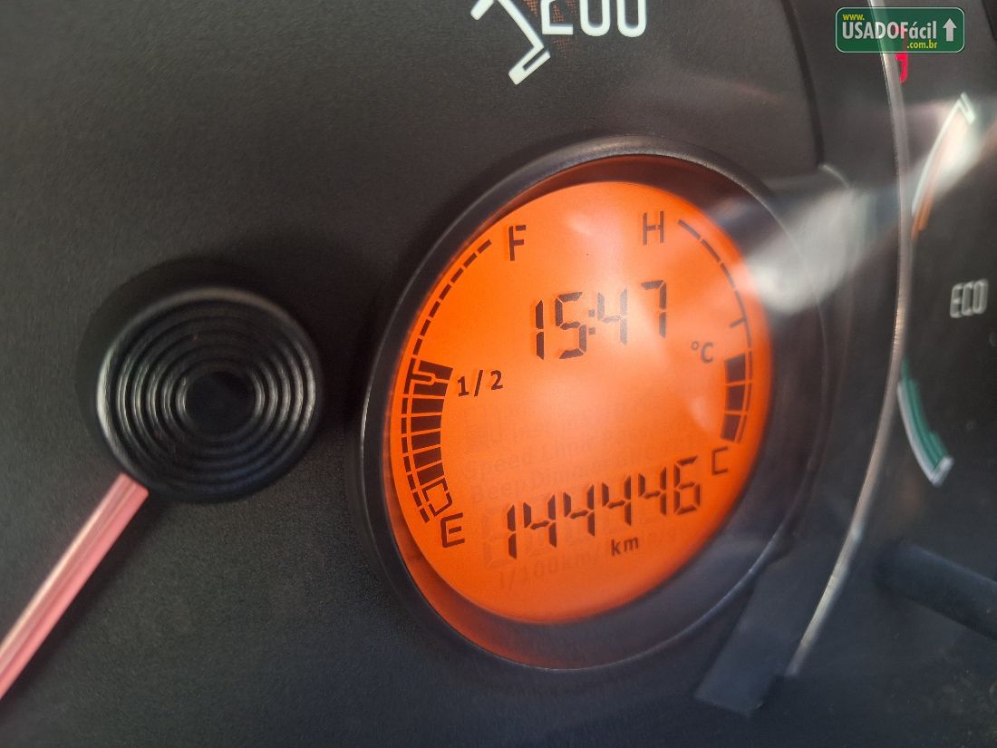 Fiat Uno Vivace Celebration 1.0 EVO Fire Flex 5P 2015/2015 — foto 11 de 11