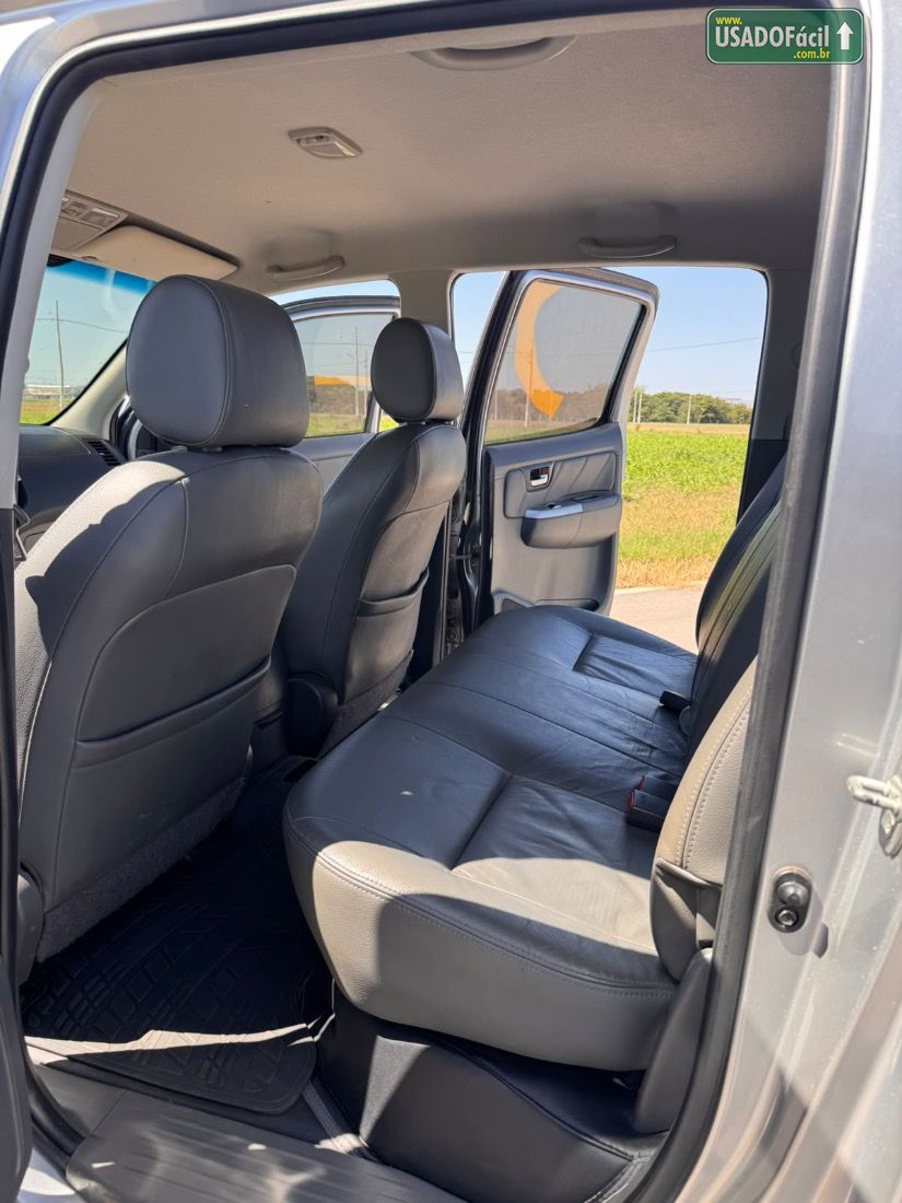 Toyota Hilux SRV CD D4-D 3.0 4x4 TDI Automático Diesel 2015/2015 — foto 9 de 11