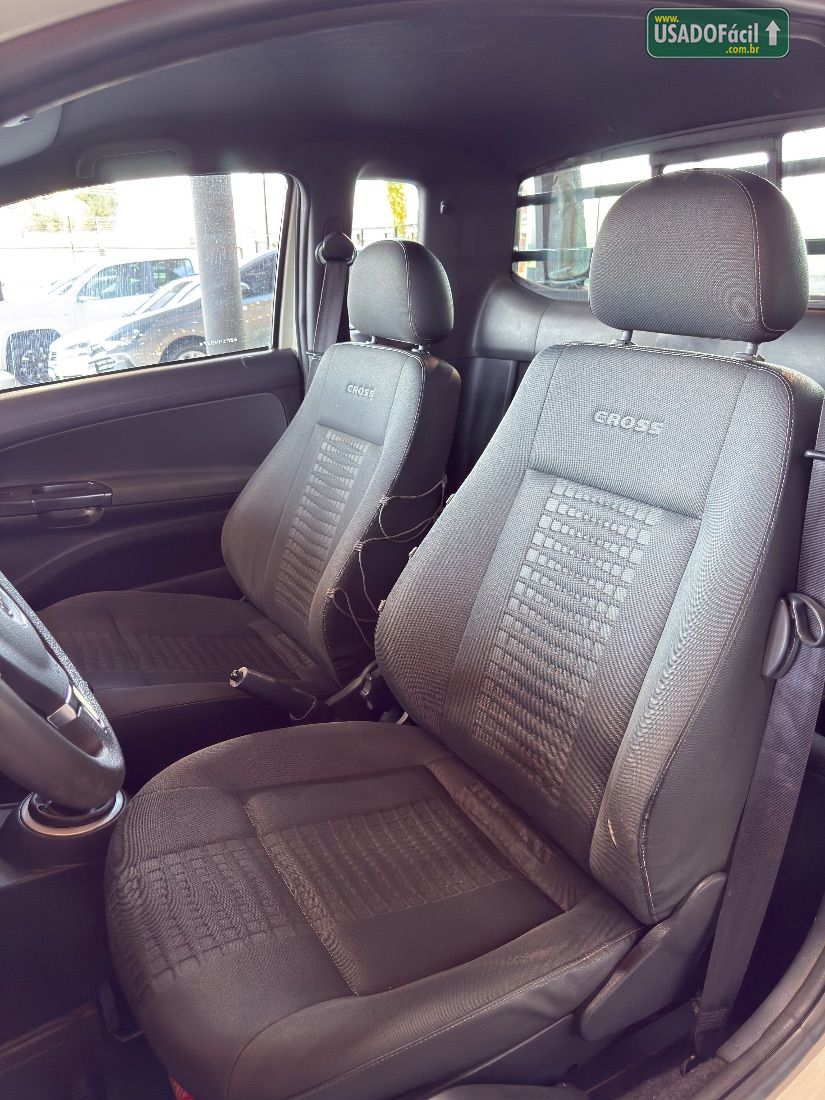 Volkswagen Saveiro Cross CE 1.6 Total Flex 2013/2014 — foto 8 de 12