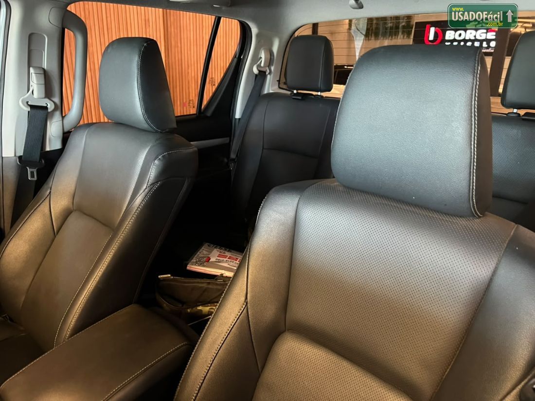 Toyota Hilux SRX CD 2.8 4x4 TDI Automático Diesel 2025/2025 — foto 9 de 13