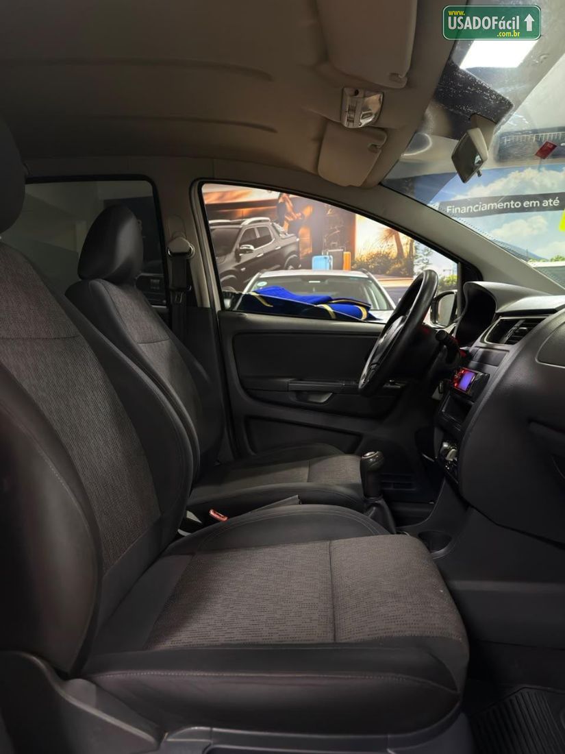 Volkswagen Fox 1.0 Mi 4P Total Flex 2013/2013 — foto 8 de 10