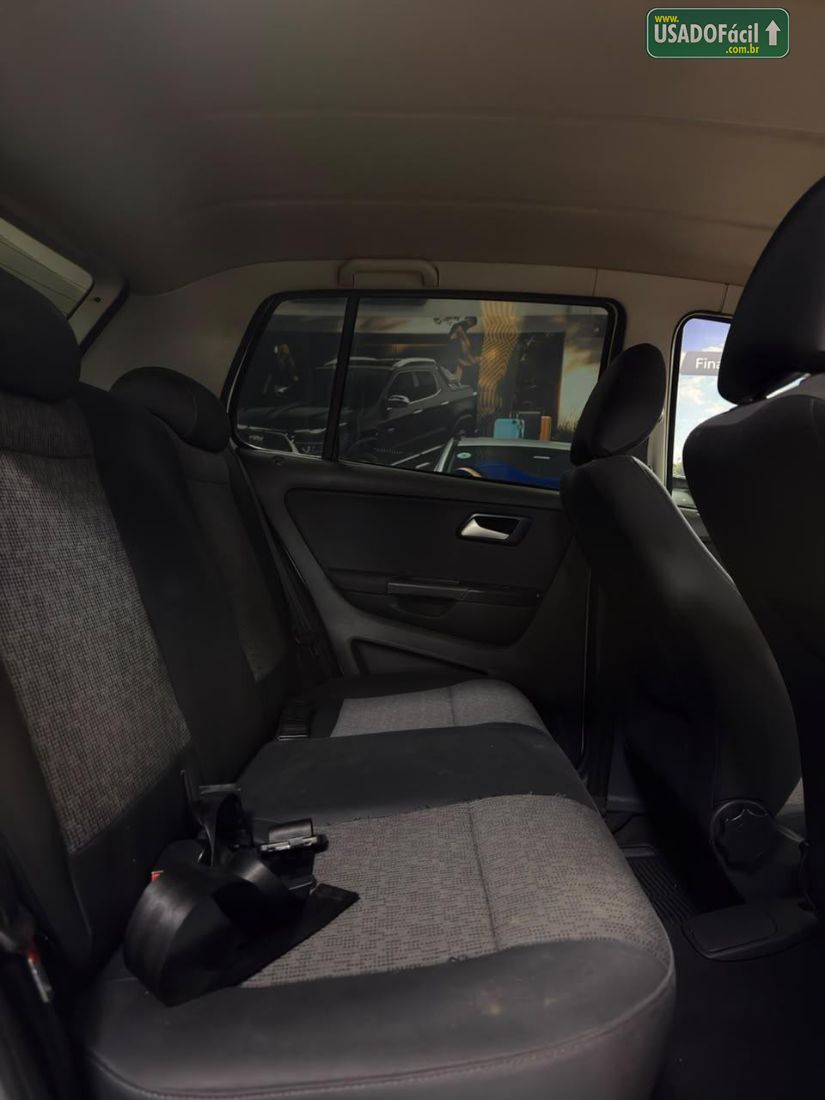 Volkswagen Fox 1.0 Mi 4P Total Flex 2013/2013 — foto 9 de 10