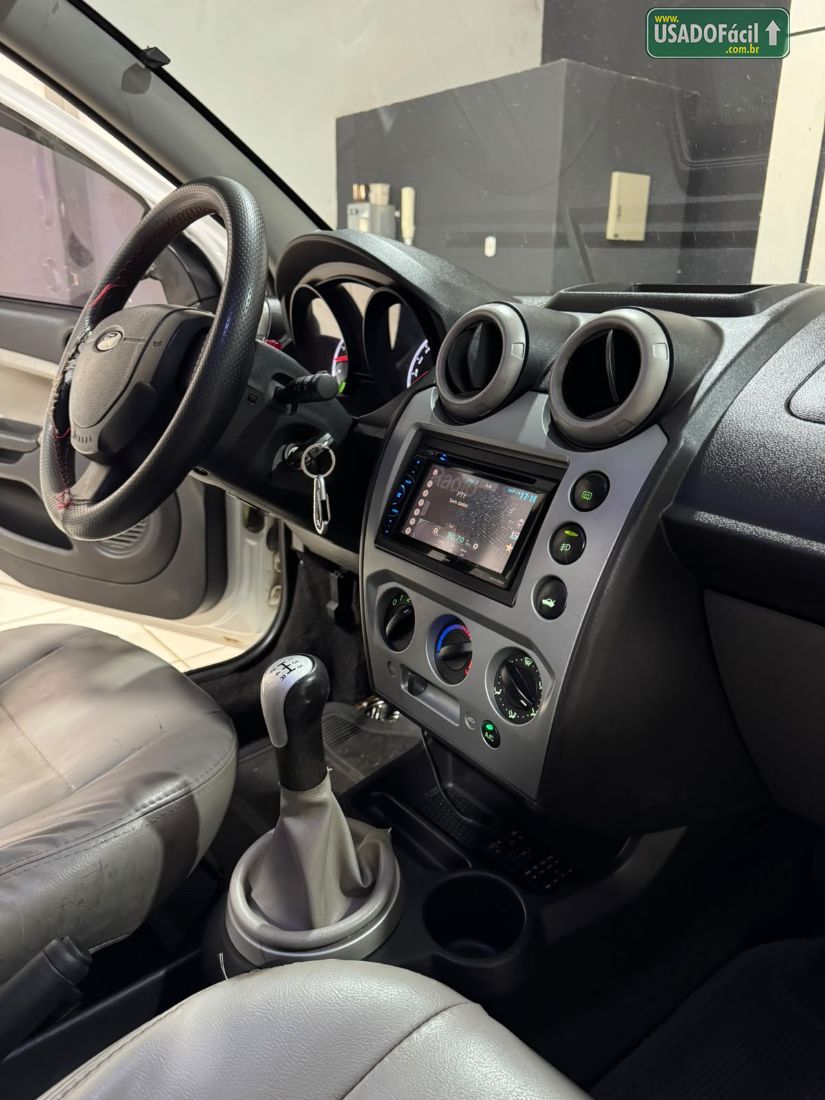 Ford Fiesta Hatch SE Mecânico 5P Flex 2013/2014 — foto 6 de 15