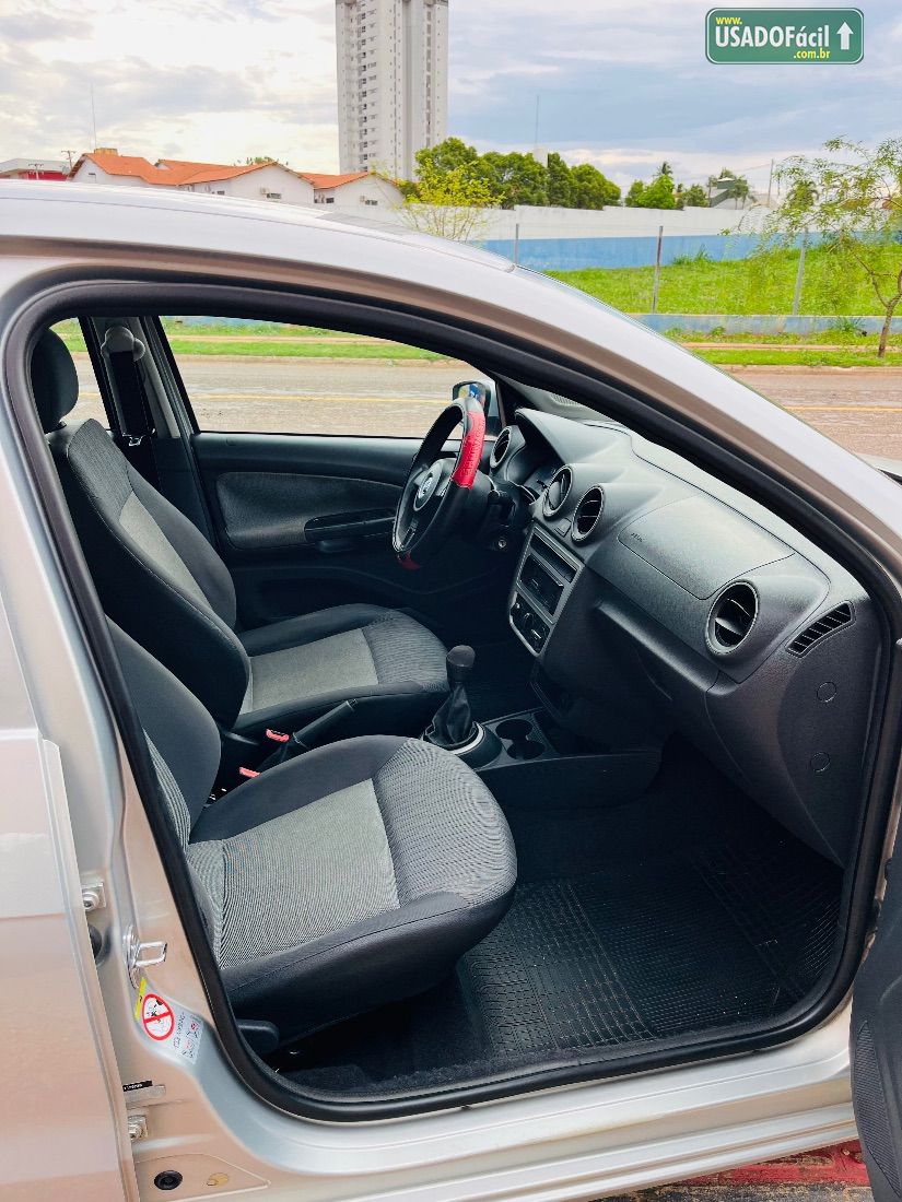 Volkswagen Voyage City 1.6 Mi Total Flex 2013/2014 — foto 10 de 11