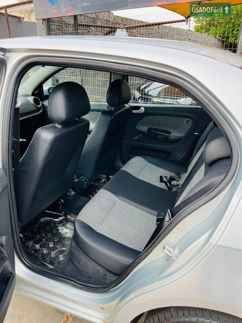 Volkswagen Voyage City 1.6 Mi Total Flex 2013/2014 — foto 8 de 11