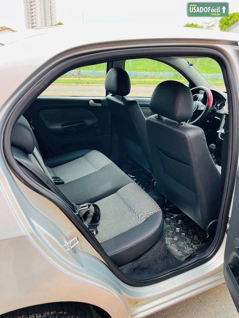 Volkswagen Voyage City 1.6 Mi Total Flex 2013/2014 — foto 9 de 11