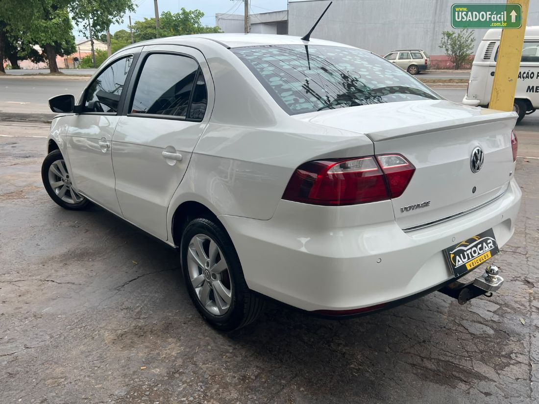 Volkswagen Voyage Highline 1.6 Mi Total Flex 2013/2014 — foto 5 de 10