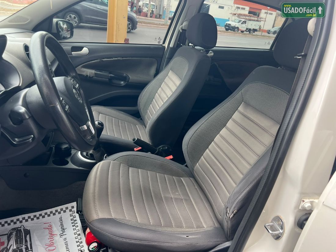 Volkswagen Voyage Highline 1.6 Mi Total Flex 2013/2014 — foto 6 de 10