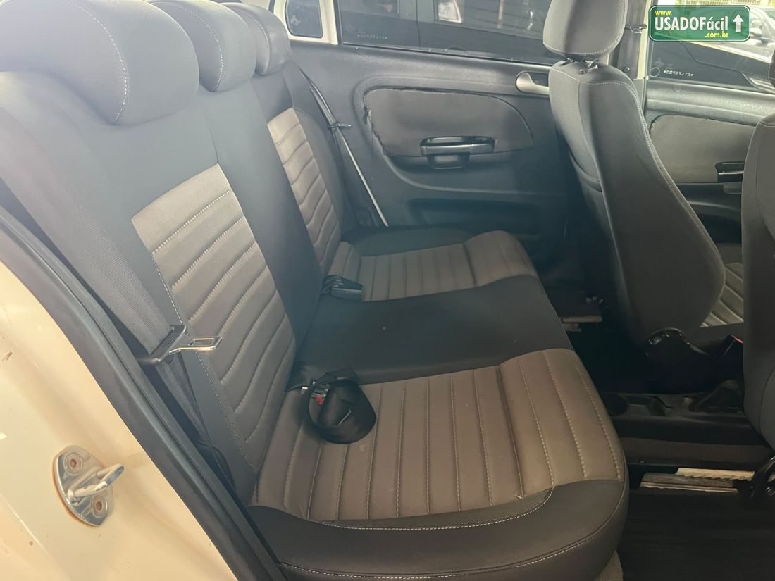 Volkswagen Voyage Highline 1.6 Mi Total Flex 2013/2014 — foto 7 de 10