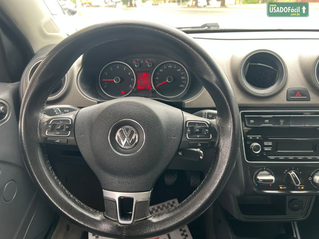 Volkswagen Voyage Highline 1.6 Mi Total Flex 2013/2014 — foto 9 de 10