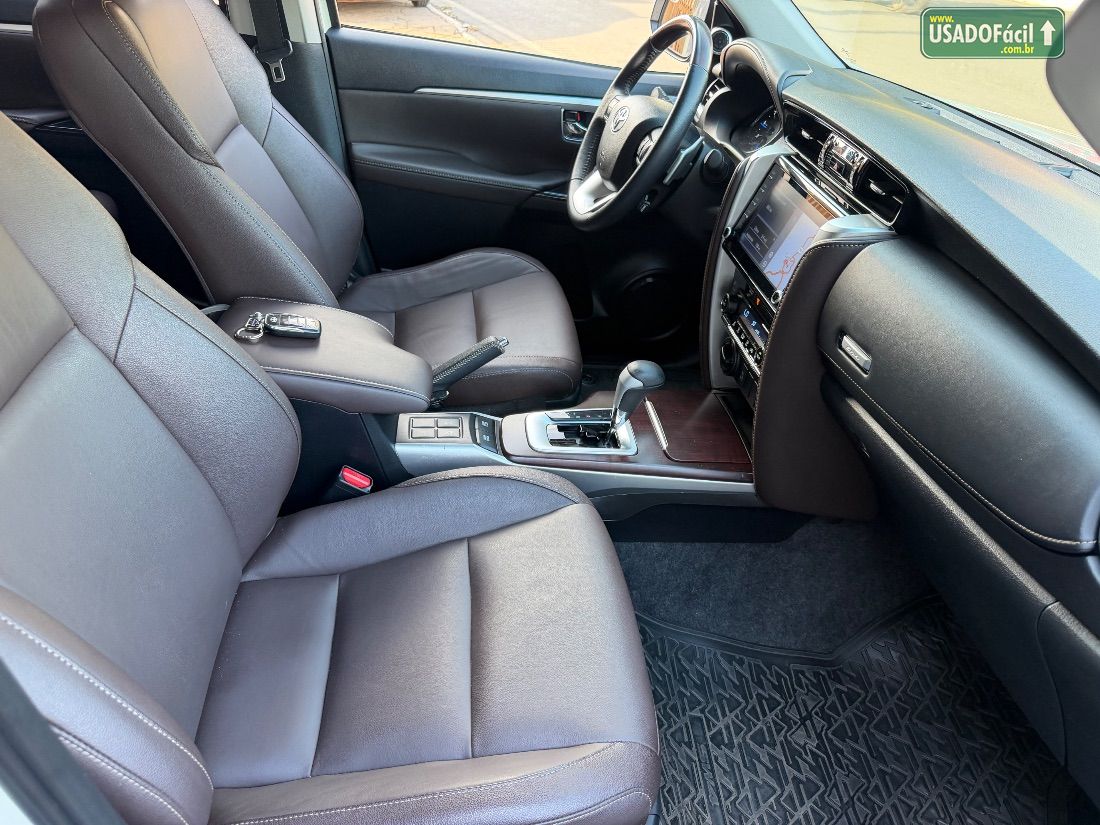 Toyota Hilux SW4 SRX 2.8 4x4 TDI Automático Diesel 2020/2020 — foto 17 de 20