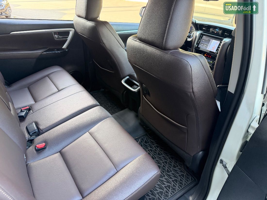 Toyota Hilux SW4 SRX 2.8 4x4 TDI Automático Diesel 2020/2020 — foto 18 de 20