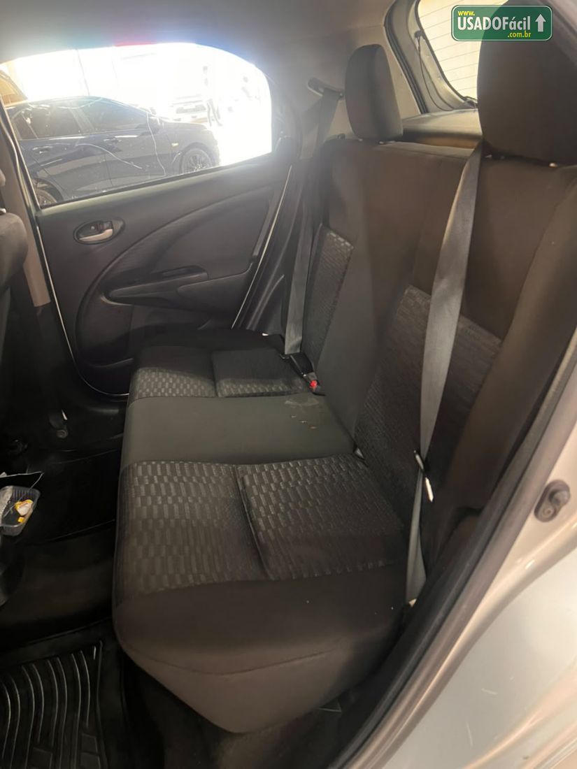 Toyota Etios Hatch XLS 1.5 Mecânico Flex 2014/2014 — foto 10 de 13