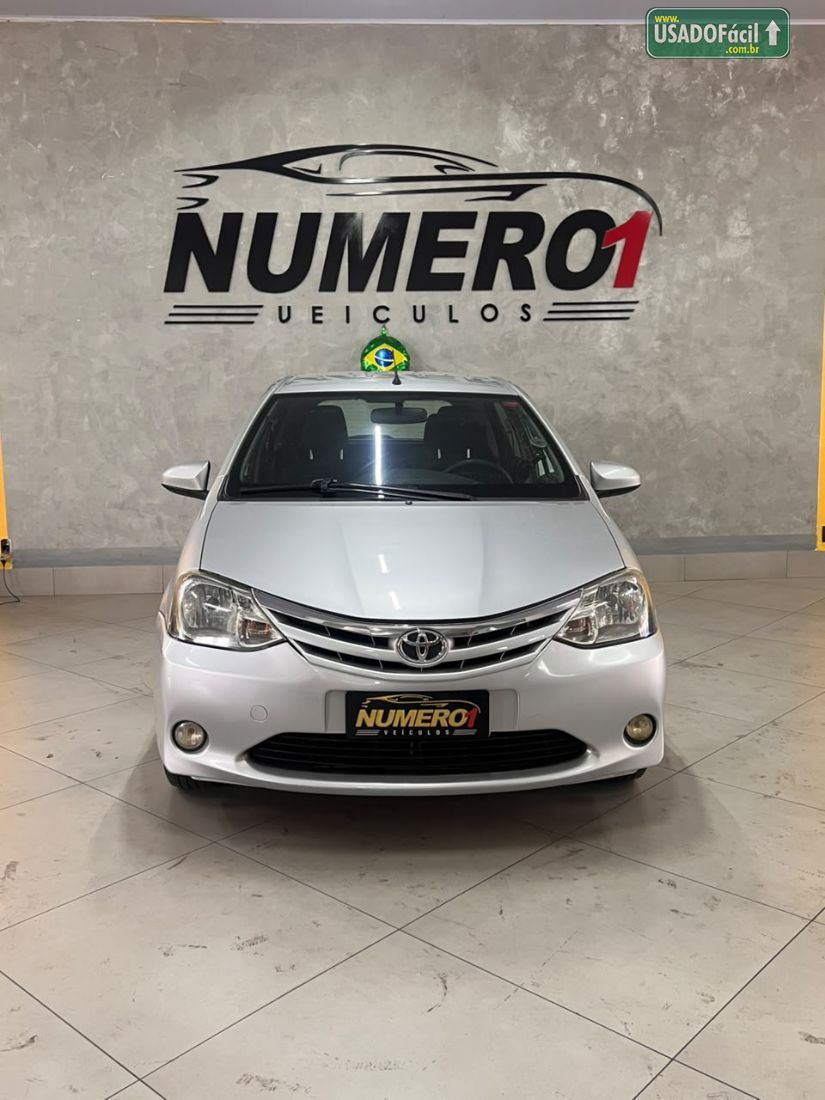 Toyota Etios Hatch XLS 1.5 Mecânico Flex 2014/2014 — foto 2 de 13