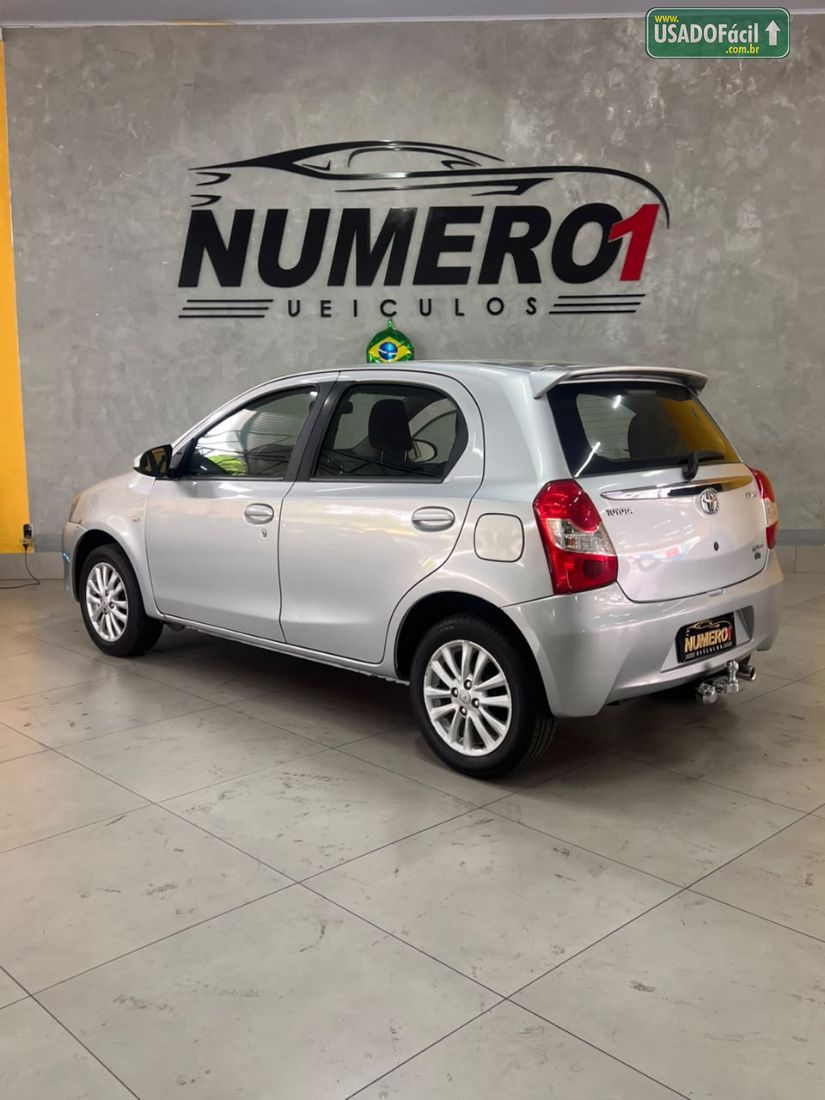 Toyota Etios Hatch XLS 1.5 Mecânico Flex 2014/2014 — foto 4 de 13