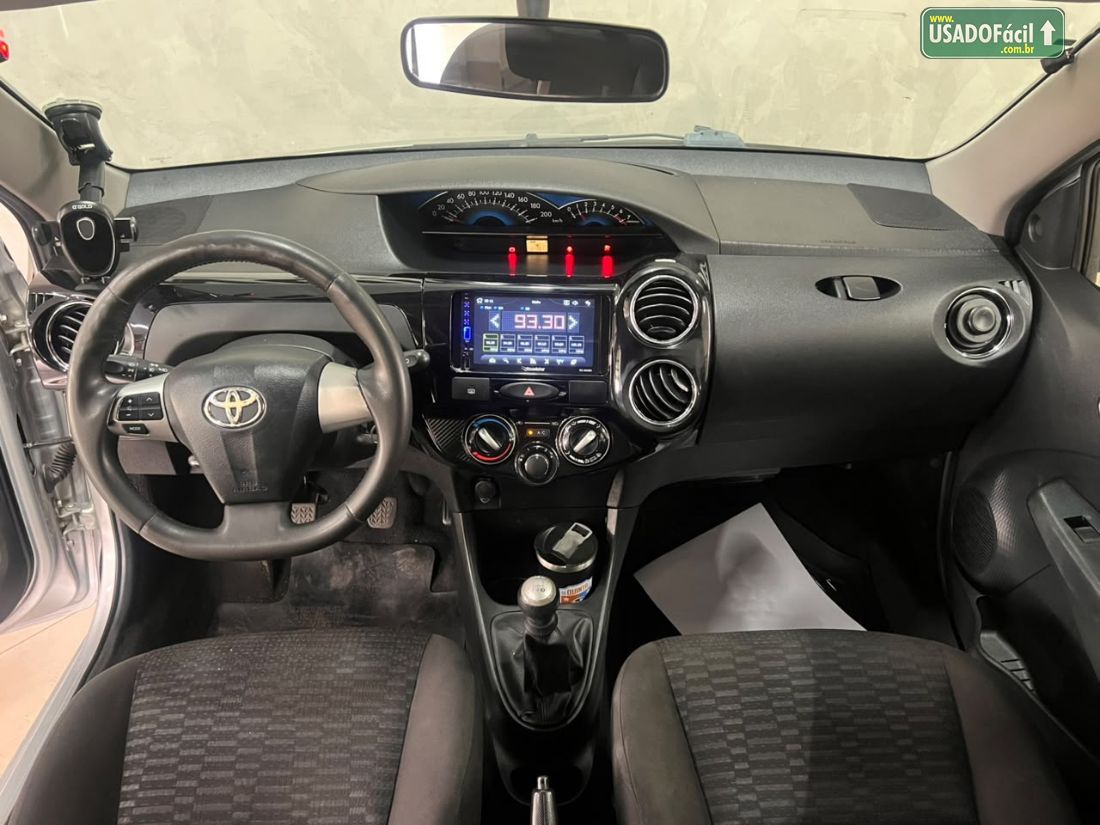 Toyota Etios Hatch XLS 1.5 Mecânico Flex 2014/2014 — foto 7 de 13