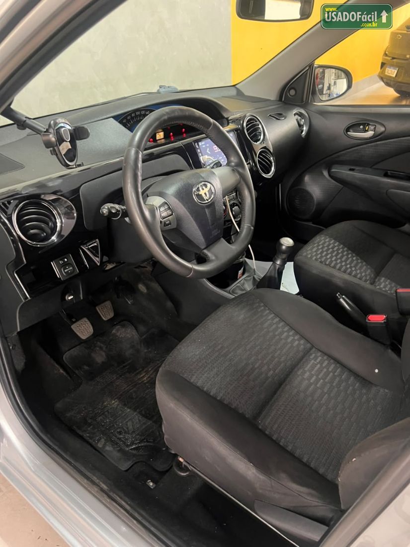 Toyota Etios Hatch XLS 1.5 Mecânico Flex 2014/2014 — foto 9 de 13