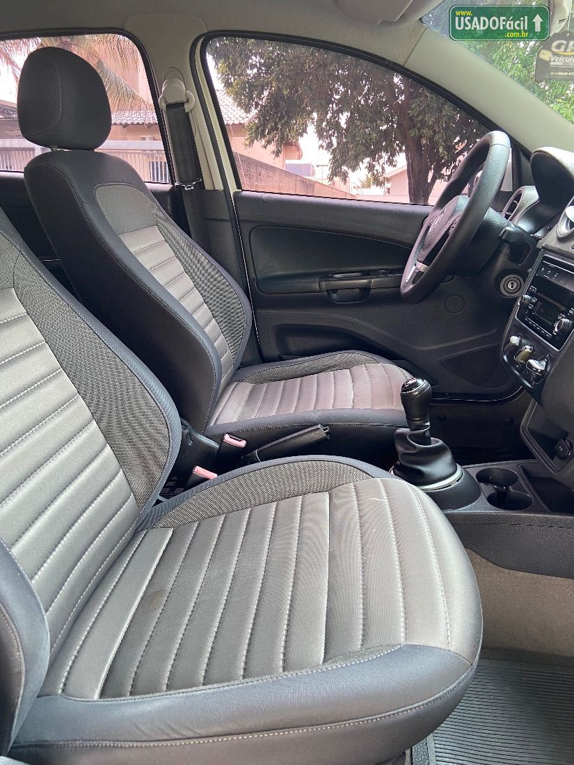 Volkswagen Voyage Highline 1.6 Mi Total Flex 2013/2014 — foto 11 de 14