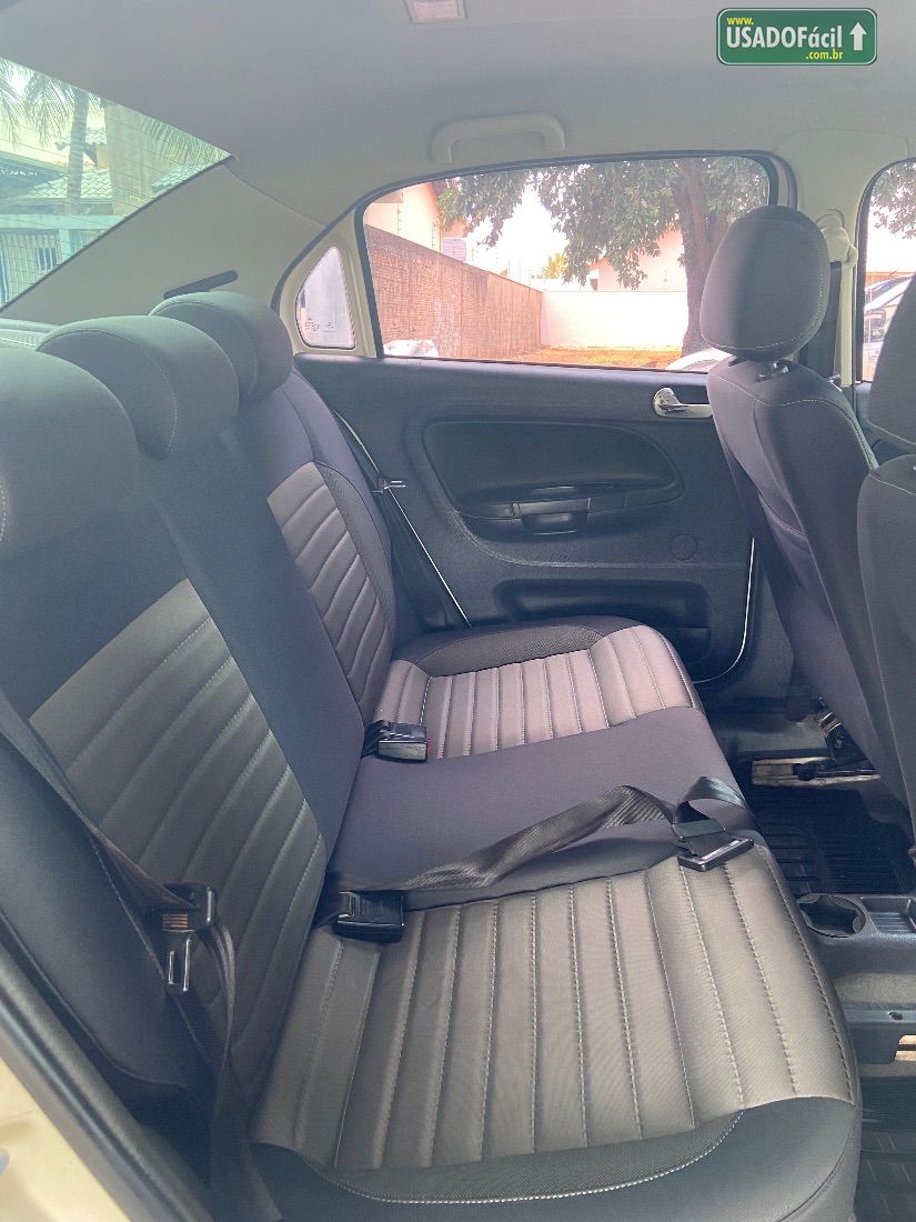 Volkswagen Voyage Highline 1.6 Mi Total Flex 2013/2014 — foto 12 de 14