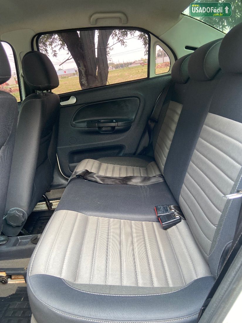 Volkswagen Voyage Highline 1.6 Mi Total Flex 2013/2014 — foto 13 de 14