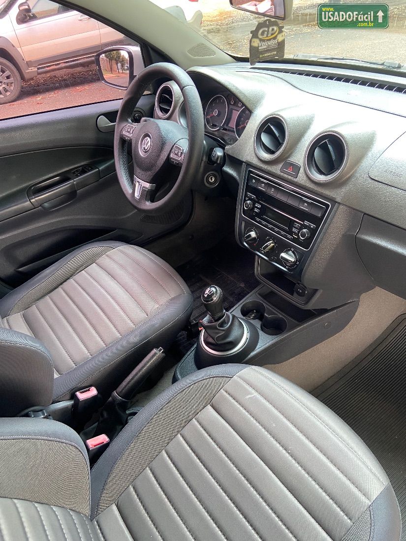 Volkswagen Voyage Highline 1.6 Mi Total Flex 2013/2014 — foto 8 de 14
