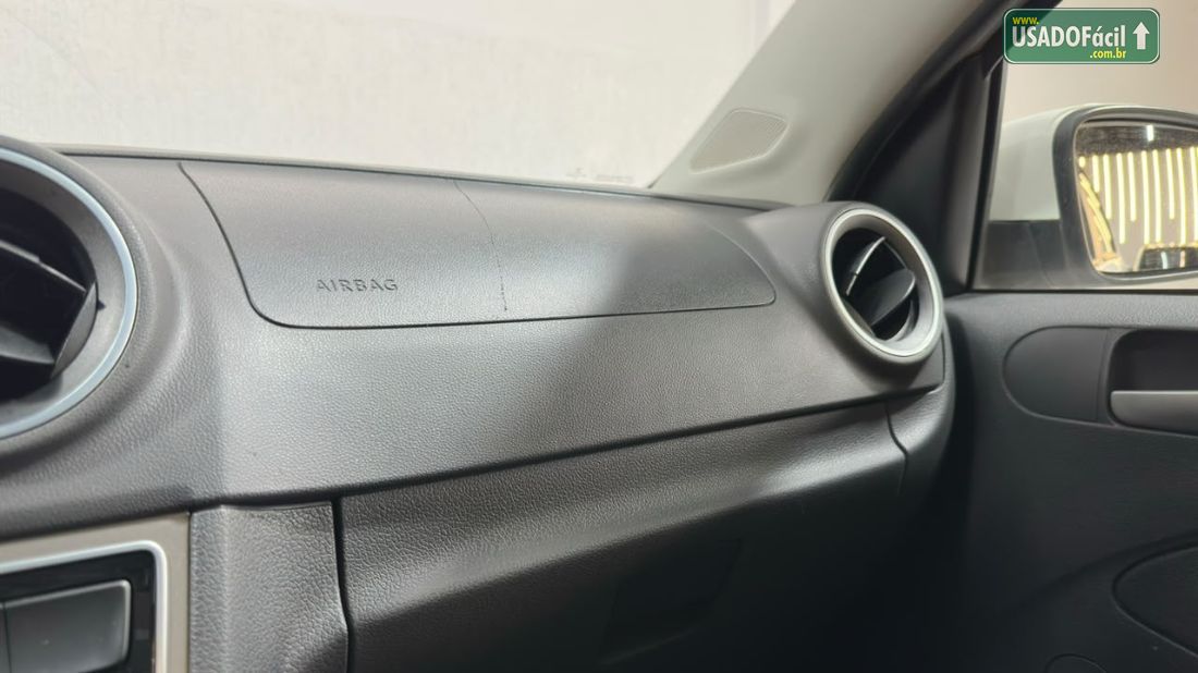 Volkswagen Voyage City 1.0 Mi Total Flex 2014/2014 — foto 14 de 25