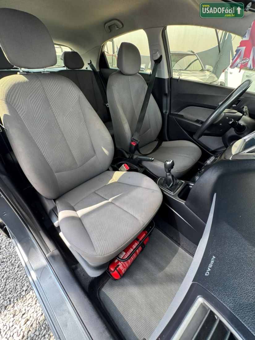 Hyundai HB20 Hatch Premium 1.6 Mecânico Flex 2014/2014 — foto 8 de 12