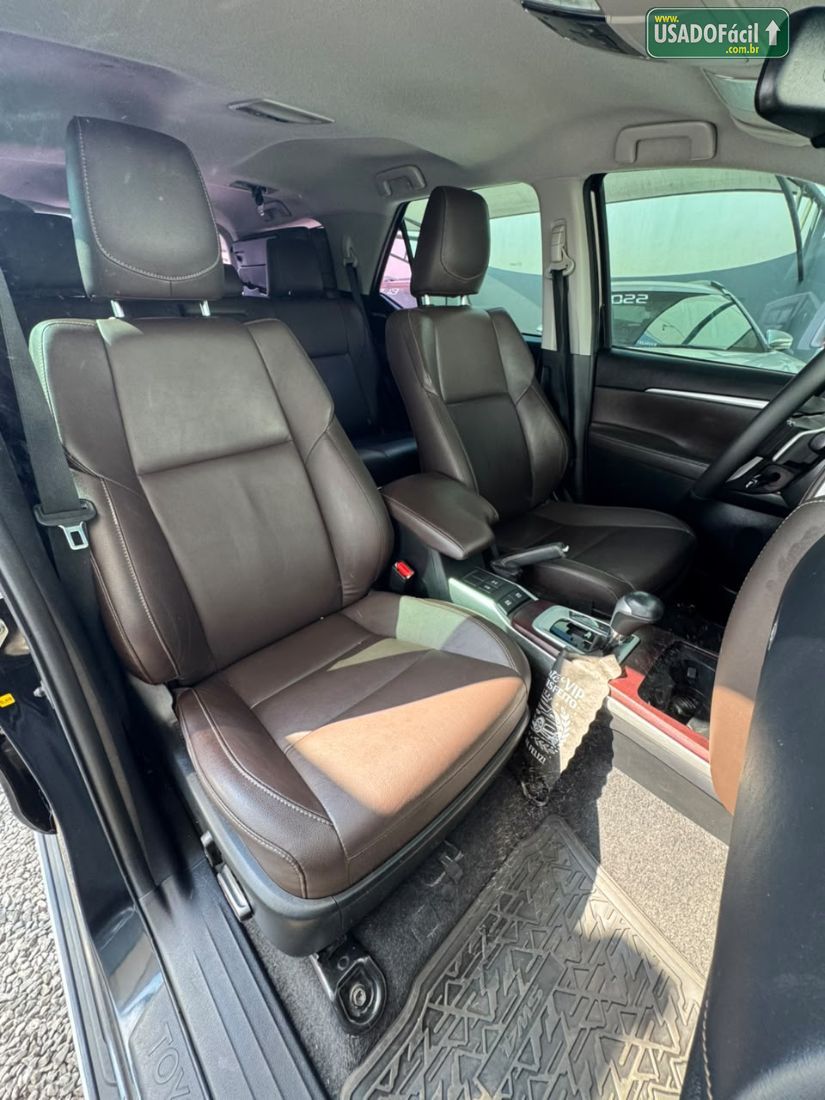 Toyota Hilux SW4 SRX 2.8 4x4 TDI Automático Diesel 2018/2019 — foto 11 de 12