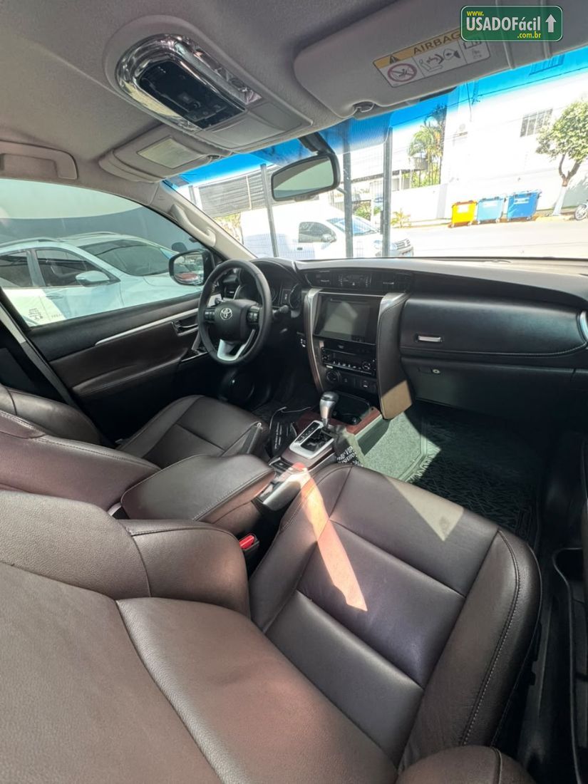 Toyota Hilux SW4 SRX 2.8 4x4 TDI Automático Diesel 2018/2019 — foto 7 de 12