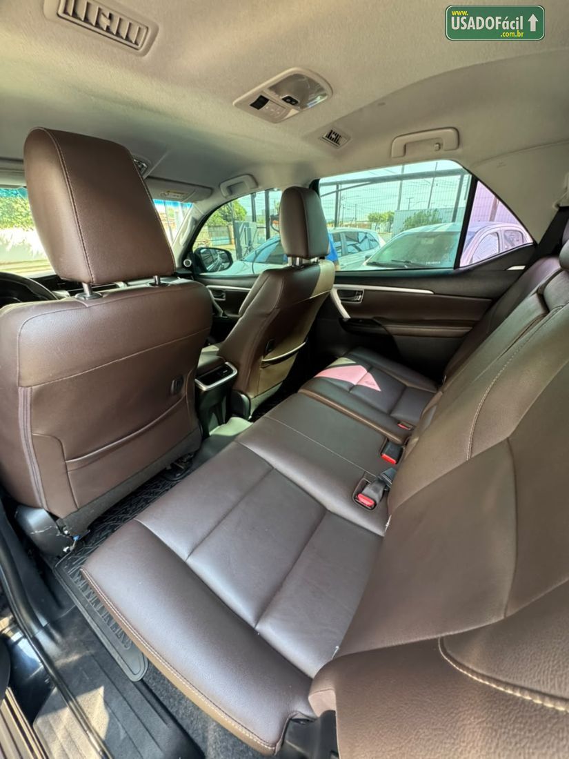 Toyota Hilux SW4 SRX 2.8 4x4 TDI Automático Diesel 2018/2019 — foto 8 de 12