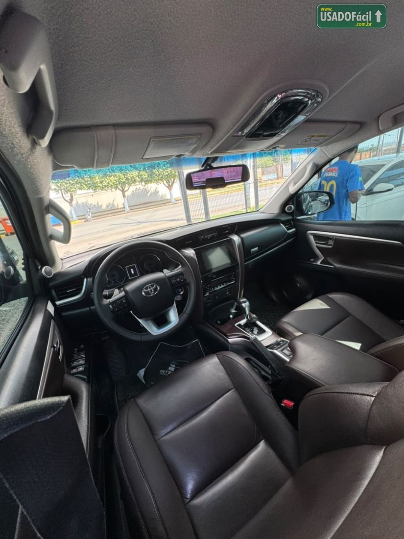 Toyota Hilux SW4 SRX 2.8 4x4 TDI Automático Diesel 2018/2019 — foto 9 de 12