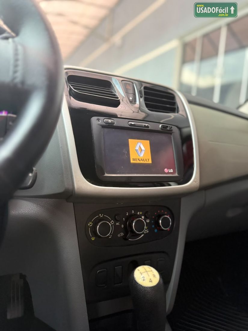 Renault Logan Expression 1.0 Hi-Flex 2014/2015 — foto 11 de 13