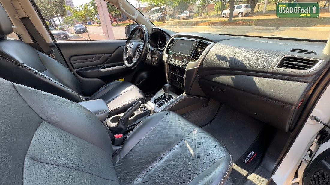 Mitsubishi L200 Triton Sport HPE CD 2.4 4x4 Automático Diesel 2022/2023 — foto 11 de 16