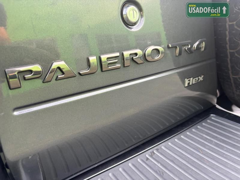 Mitsubishi Pajero TR4 2.0 4x2 Automático Flex 2014/2015 — foto 7 de 19