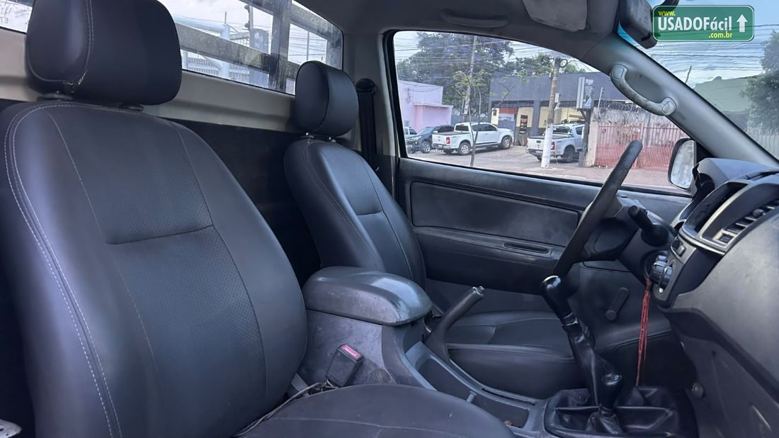 Toyota Hilux CS D4-D 3.0 4x4 TDI Mecânico Diesel 2013/2014 — foto 11 de 13