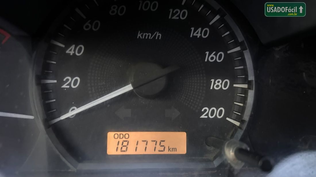 Toyota Hilux CS D4-D 3.0 4x4 TDI Mecânico Diesel 2013/2014 — foto 8 de 13