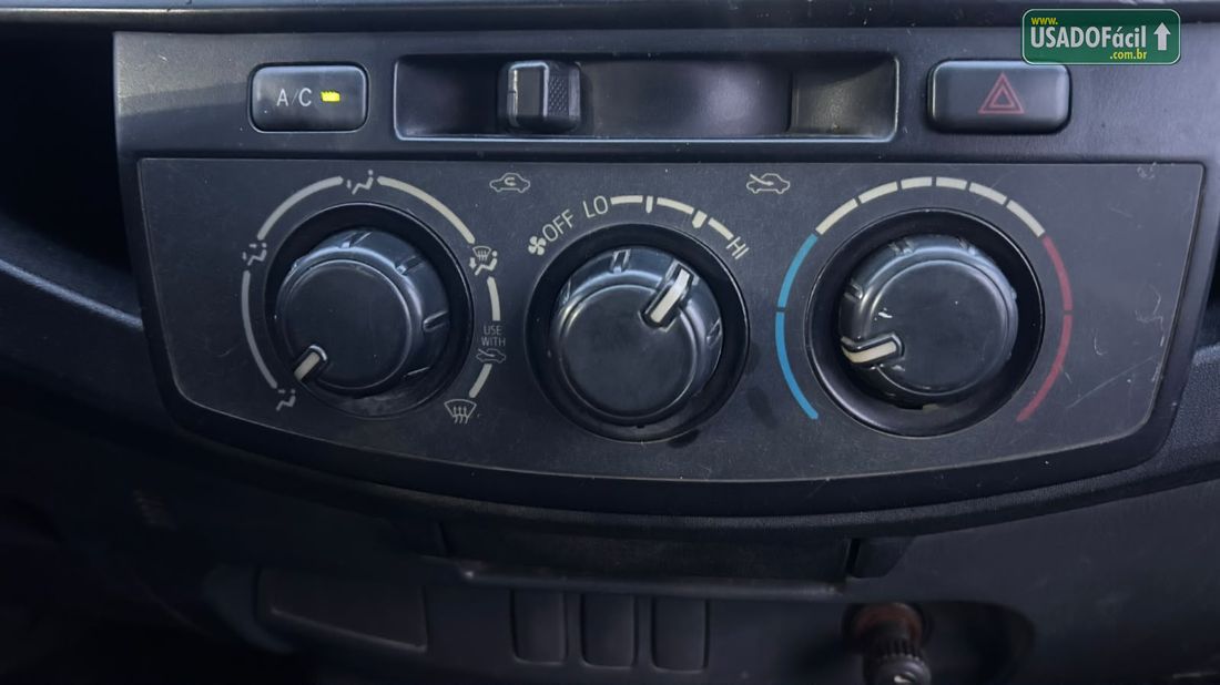 Toyota Hilux CS D4-D 3.0 4x4 TDI Mecânico Diesel 2013/2014 — foto 9 de 13