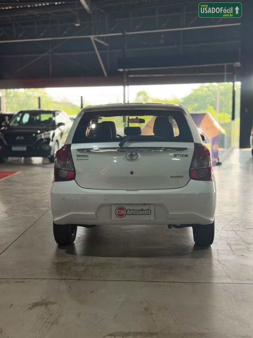 Toyota Etios Hatch Platinum 1.5 Automático Flex 2017/2018 — foto 16 de 18
