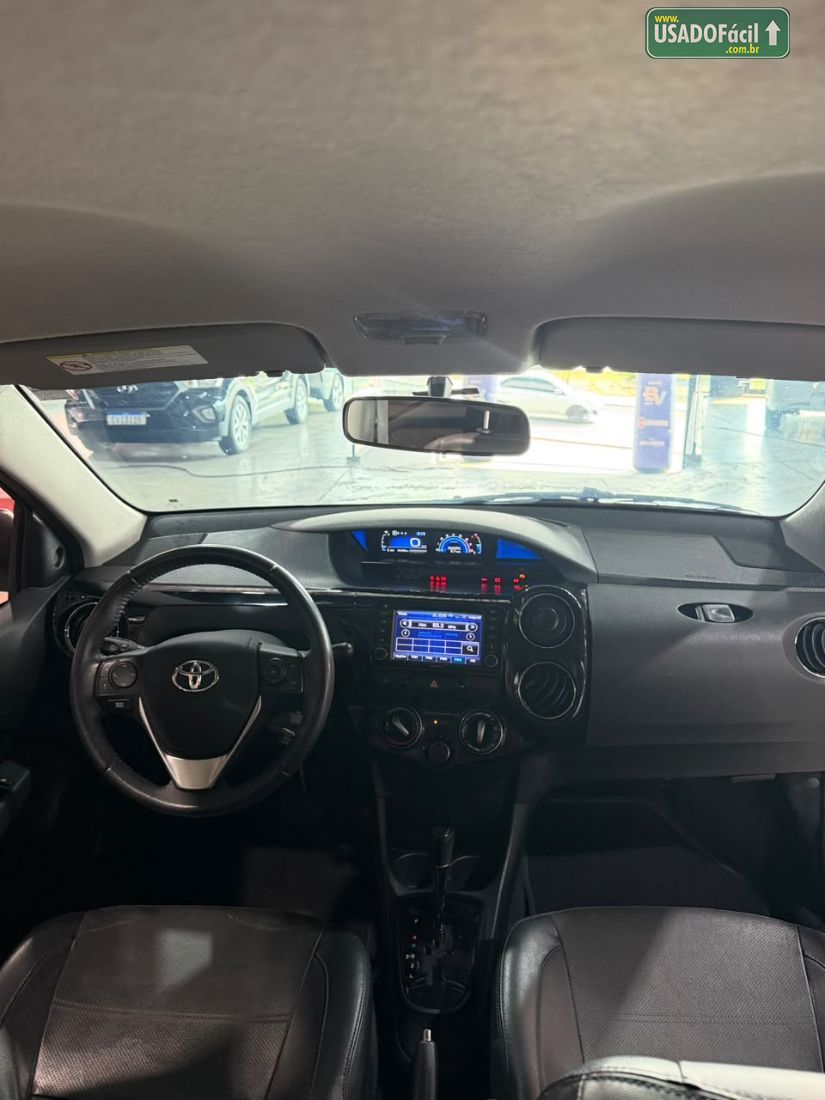 Toyota Etios Hatch Platinum 1.5 Automático Flex 2017/2018 — foto 3 de 18