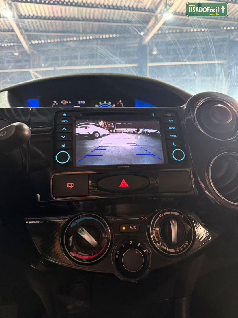 Toyota Etios Hatch Platinum 1.5 Automático Flex 2017/2018 — foto 5 de 18