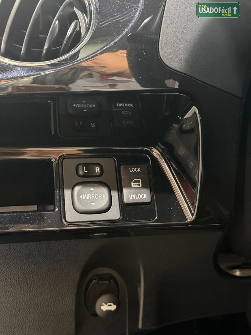 Toyota Etios Hatch Platinum 1.5 Automático Flex 2017/2018 — foto 6 de 18