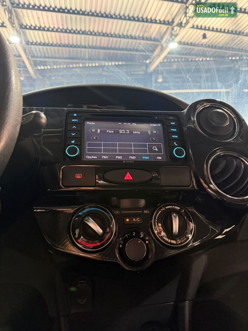 Toyota Etios Hatch Platinum 1.5 Automático Flex 2017/2018 — foto 7 de 18