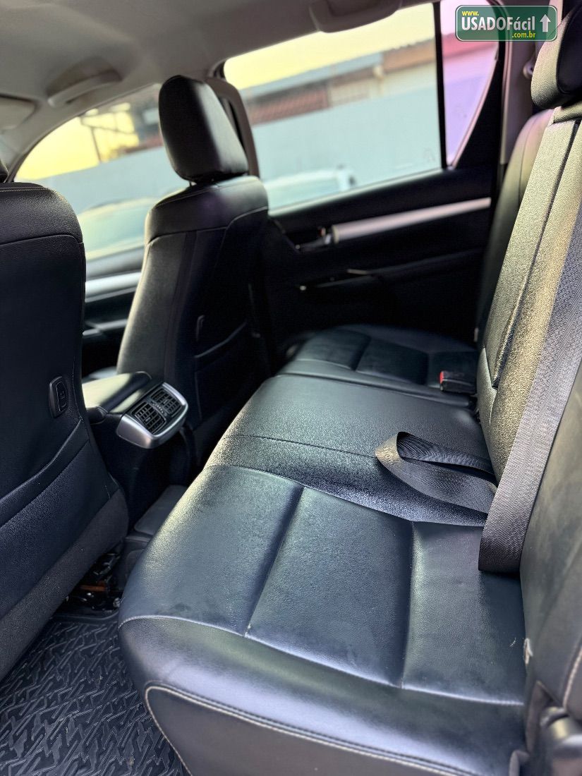 Toyota Hilux SRX CD 2.8 4x4 TDI Automático Diesel 2017/2017 — foto 11 de 12