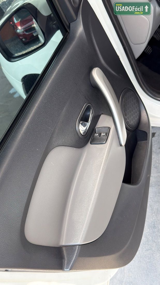 Renault Logan Expression 1.6 Hi-Flex 2016/2017 — foto 9 de 16
