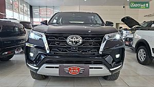 TOYOTA hilux SW4 SRX automático 7 LUGARES