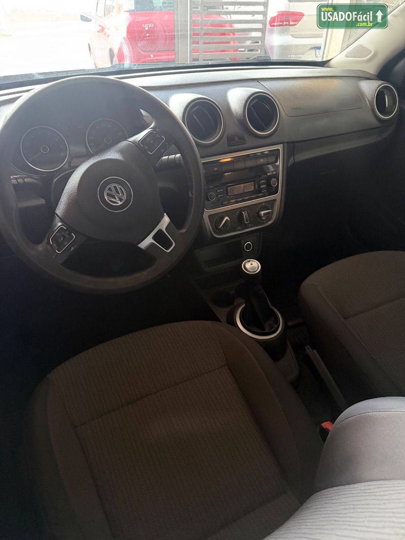 Volkswagen Voyage City 1.0 Mi Total Flex 2013/2014 — foto 8 de 10