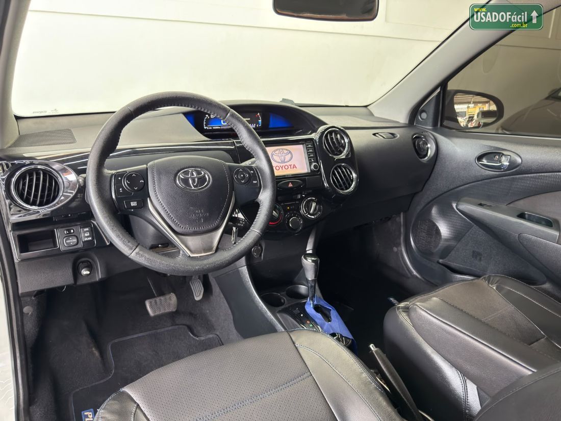Toyota Etios Sedan Platinum 1.5 Automático Flex 2017/2018 — foto 13 de 21
