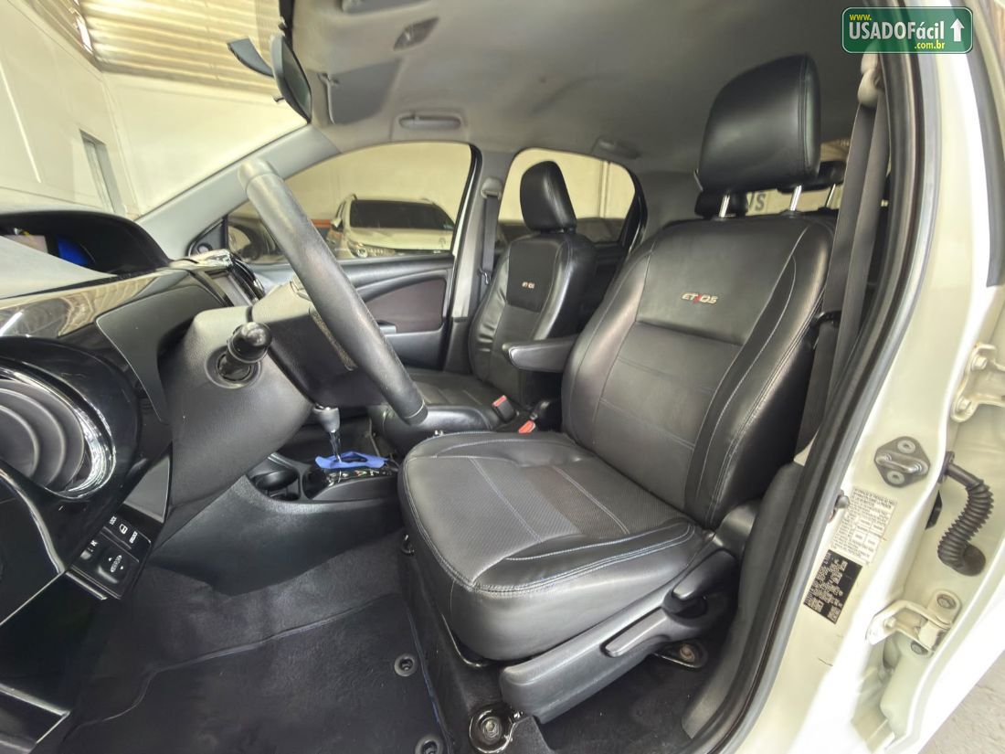 Toyota Etios Sedan Platinum 1.5 Automático Flex 2017/2018 — foto 14 de 21