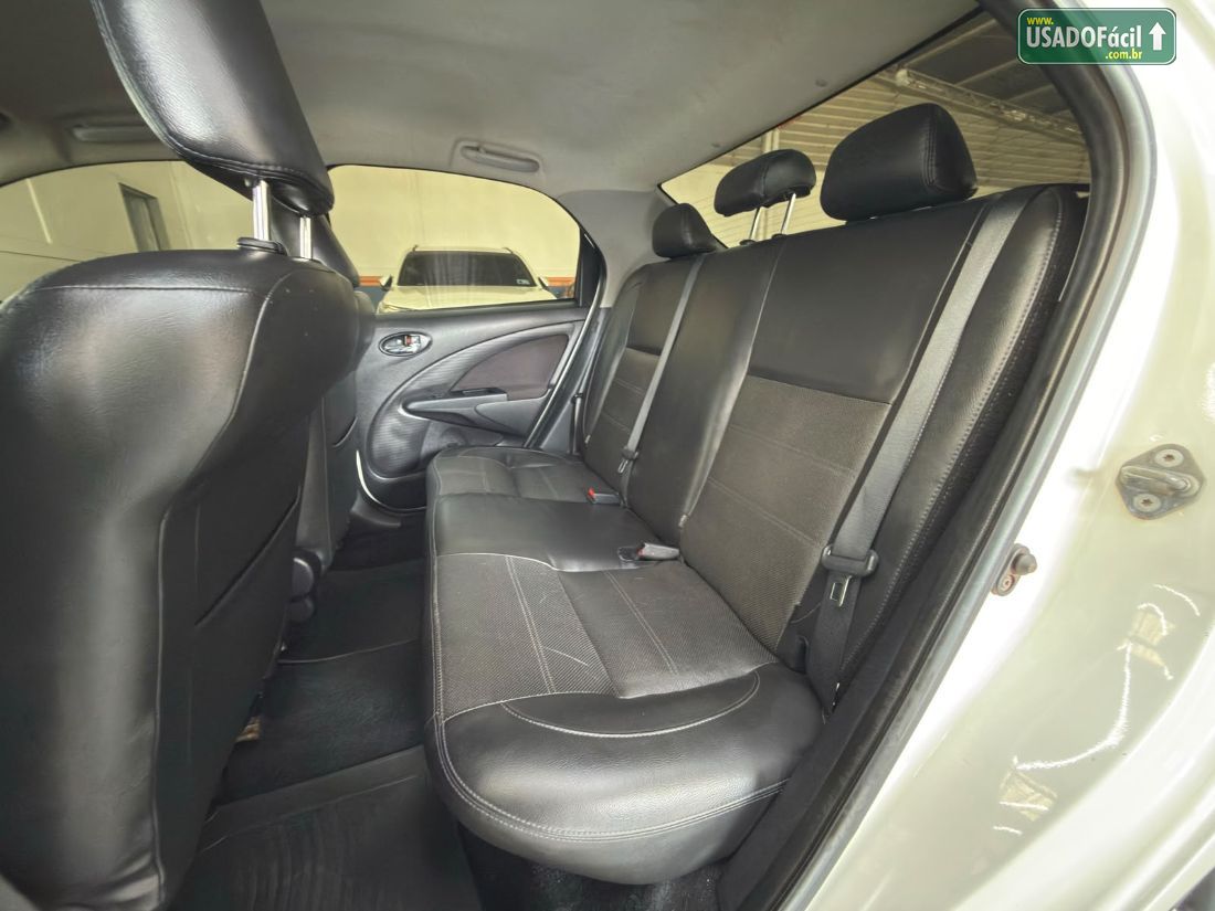 Toyota Etios Sedan Platinum 1.5 Automático Flex 2017/2018 — foto 15 de 21