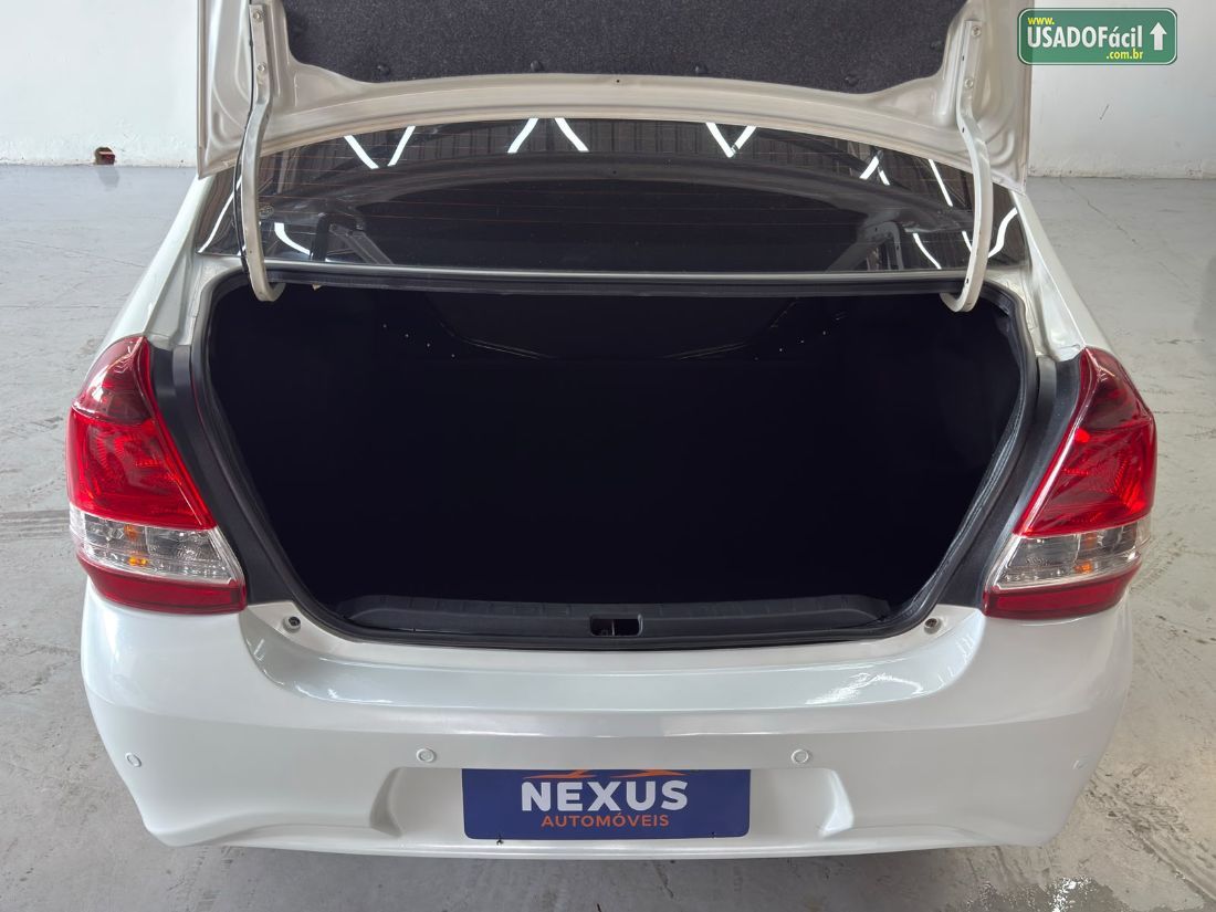 Toyota Etios Sedan Platinum 1.5 Automático Flex 2017/2018 — foto 18 de 21